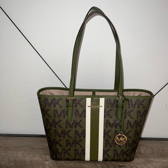 💚MK Jet Set Travel Medium Carryall Tote 💚 - Picture 2 of 10